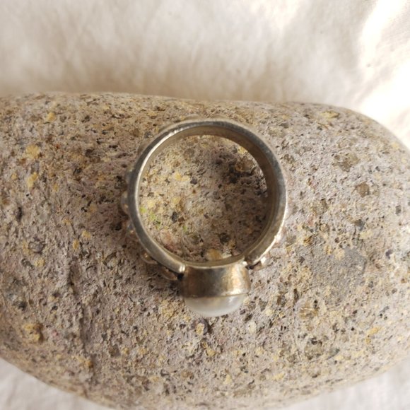 Clouded White Glass Cabochon Ring Size 7.5 Hippy Southwestern Silver Toned - Picture 7 of 12